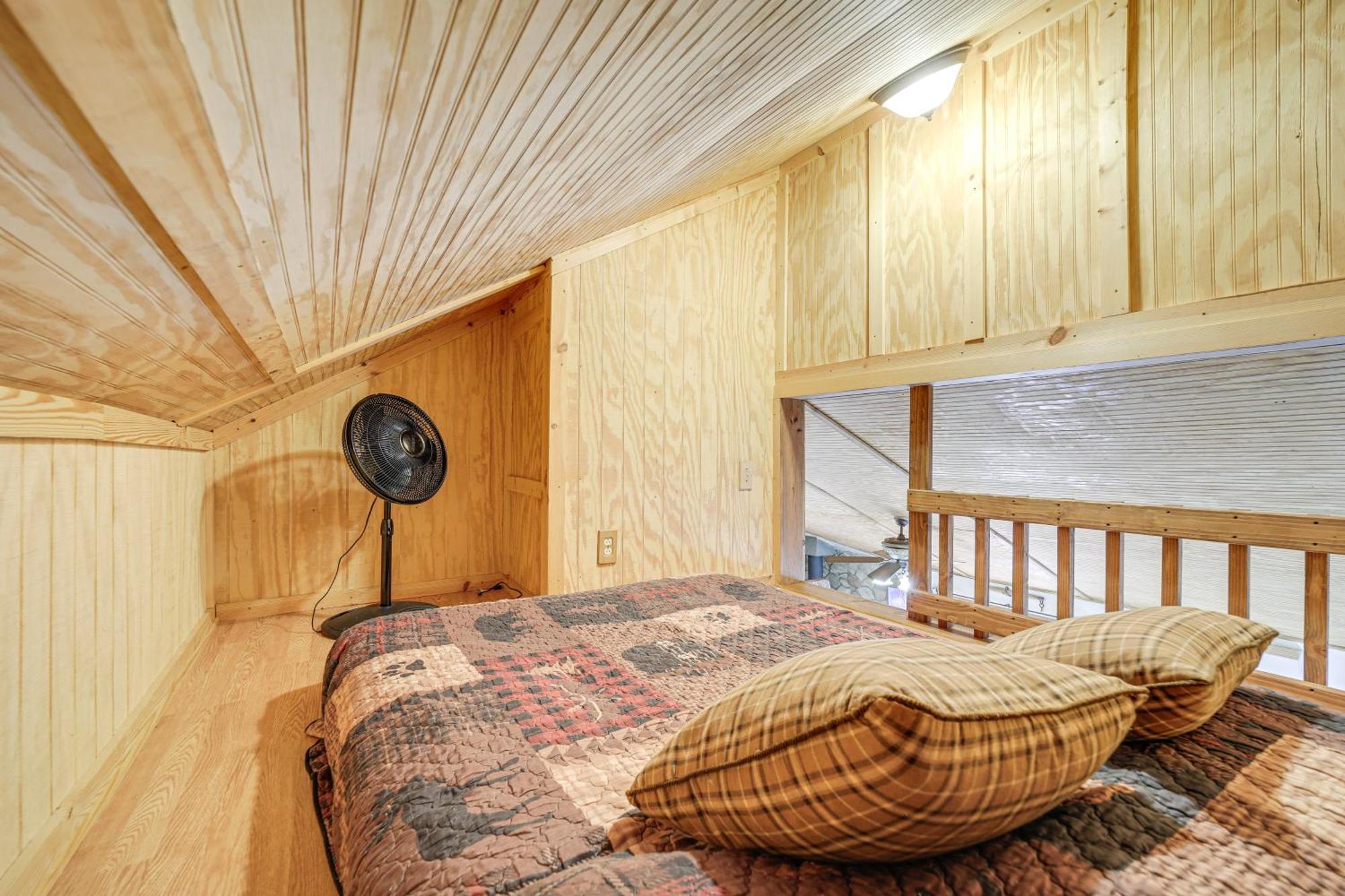 Creekside Whittier Cabin With Fire Pit Near Hiking! Екстериор снимка