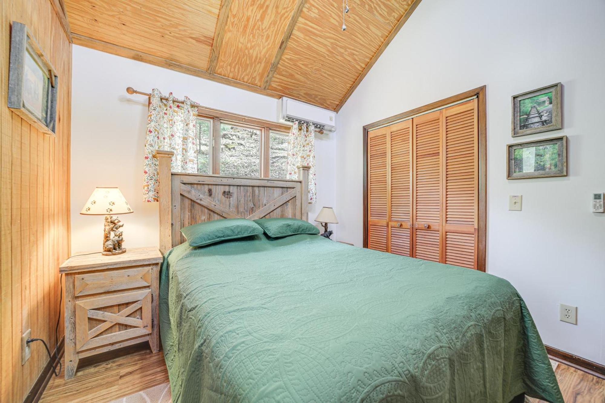 Creekside Whittier Cabin With Fire Pit Near Hiking! Екстериор снимка